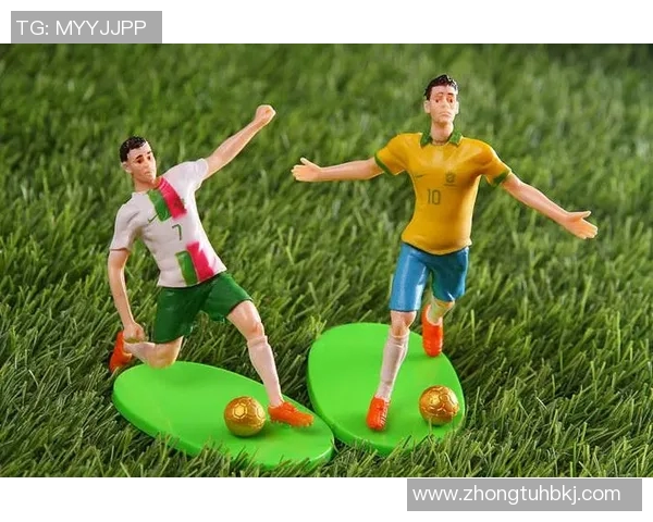 足球明星小版手办带你领略球场魅力与收藏乐趣的完美结合